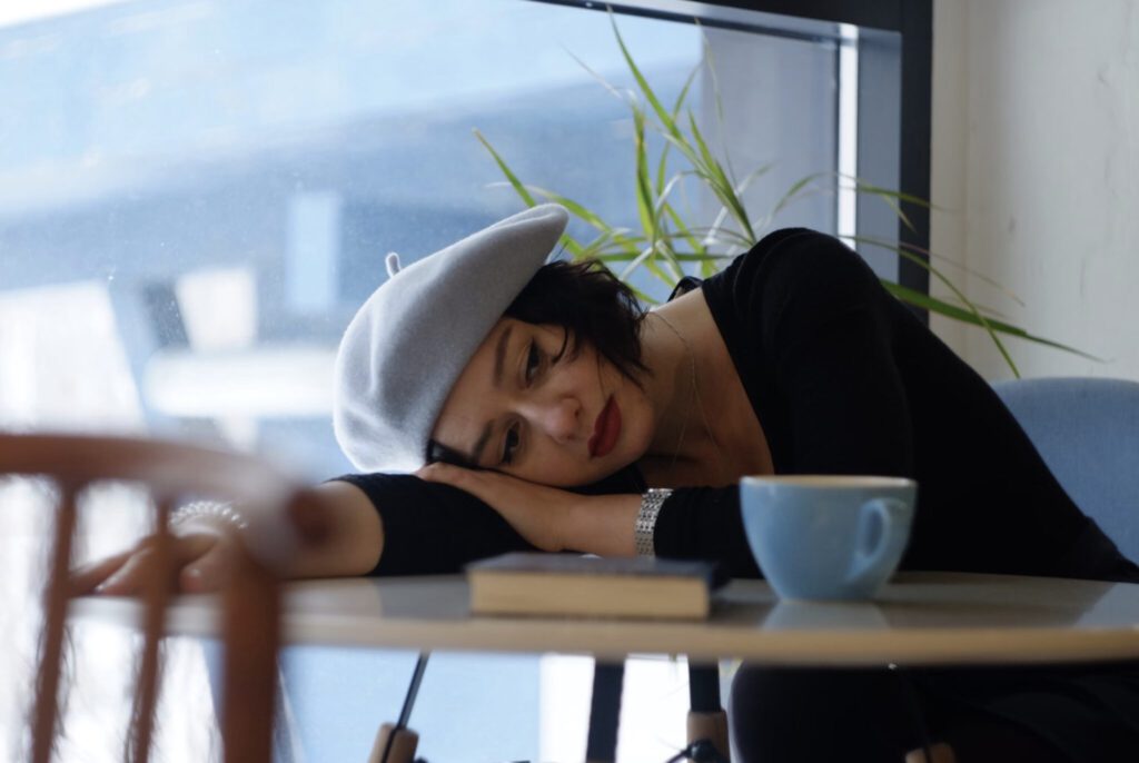 woman waiting at a table being ghosted